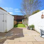 Comfortable Bristol Escape Near Gloucester Road