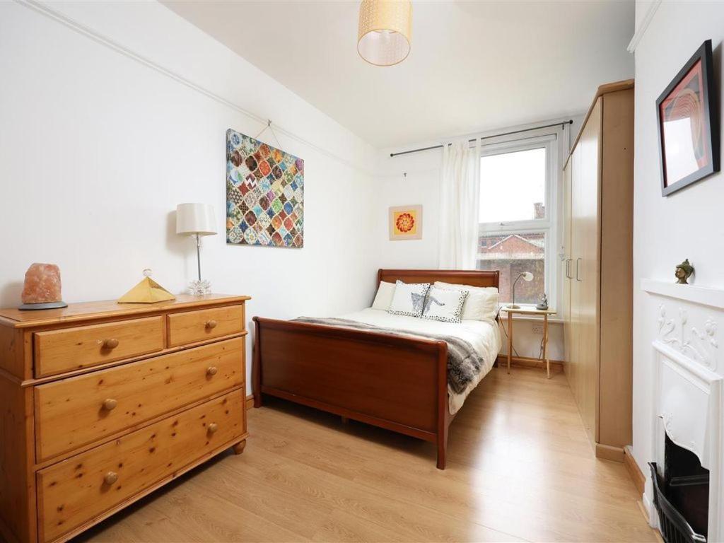 Comfortable Escape Near Gloucester Road Bristol