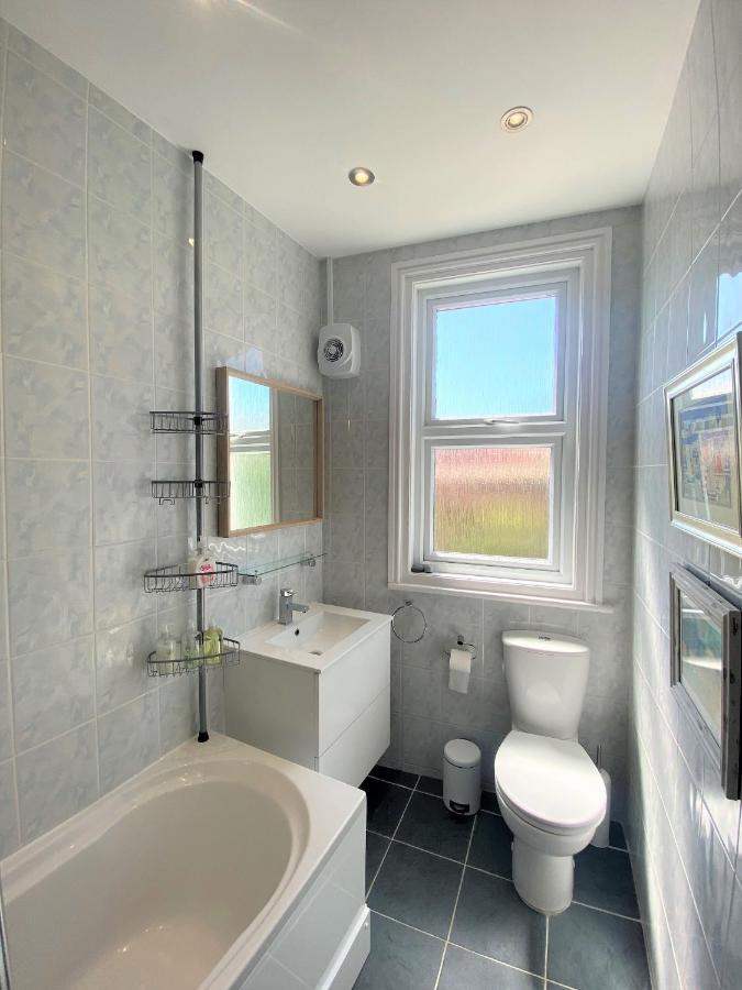Comfortable Escape Near Gloucester Road Сasa de vacaciones Bristol