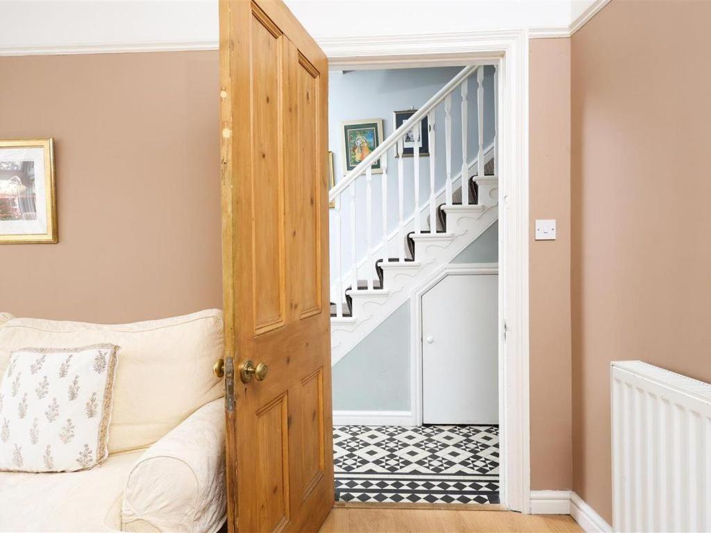 Comfortable Escape Near Gloucester Road Bristol